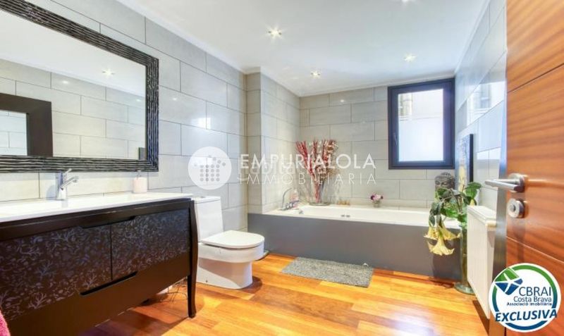 Foto b57b6609-c688-4eb2-8ab3-ba800b999a1d. Xalet a calle nuria a La Vila Llançà