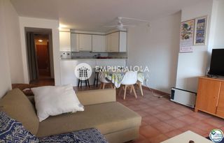 Apartment in Avenida de la platja. Apartamento soleado con terraza y plaza de aparcamiento en santa