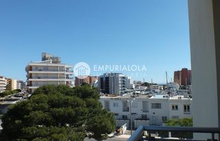 Apartament  Avenida de la platja. Apartamento luminoso con licencia turística y parking a 700 m de