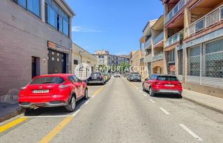 Aparcament cotxe a Carrer benet falp i matas. Garaje cerrado en el centro de roses