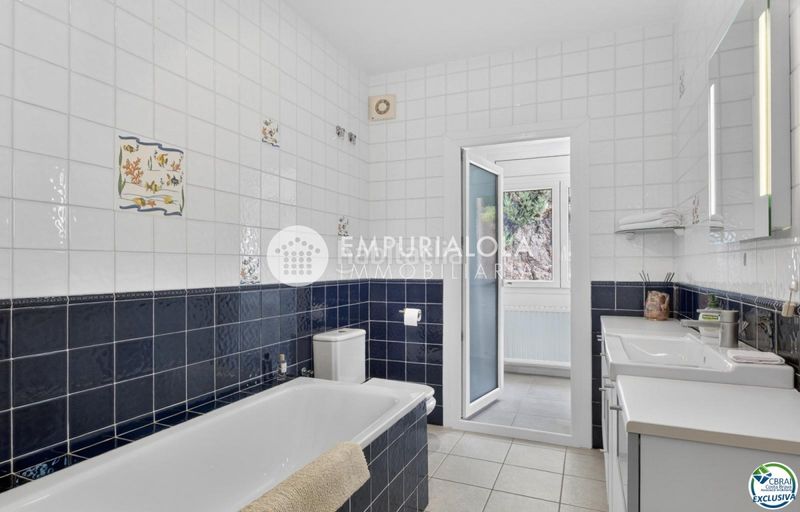 Foto 5cffdff1-76d6-4d99-ba8e-8002aff387df. Xalet a calle belgica a Palau-saverdera