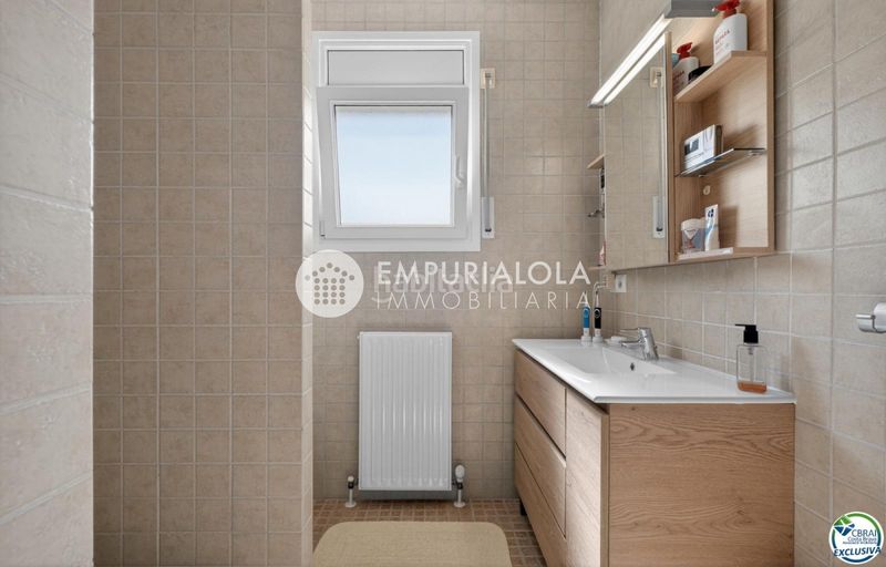 Foto b27dbd28-e335-4124-bda2-96118893bddf. Xalet a calle belgica a Palau-saverdera