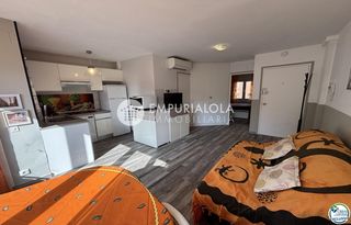 Apartament a Sector gran reserva. Apartamento con terraza y piscina en empuriabrava