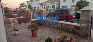 Casa adossada a Almagro. Se vende casa unifamiliar
