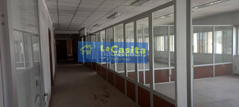 Foto 78558e0e-5ff0-417a-ba6c-0e7bd3016f9a. Lloguer local comercial a Almagro