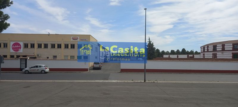 Foto eab40498-c2bc-41ad-9eb6-4198222de43f. Lloguer local comercial a Almagro