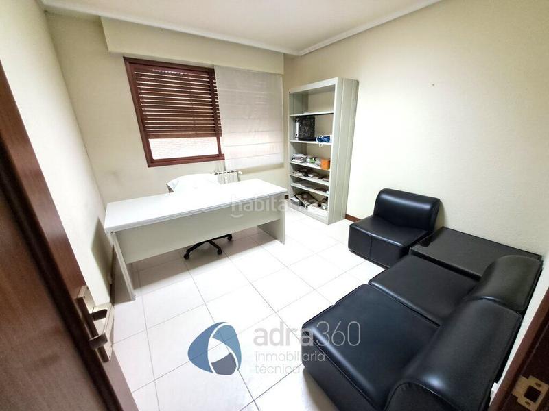 Foto bdb575b0-2812-46a2-8655-b638489df137. Office space in Gran Via Logroño