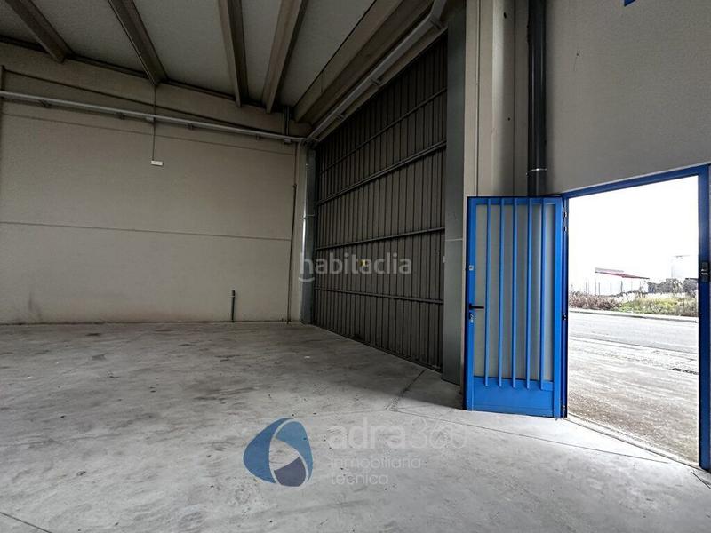 Foto d5602b0b-736b-4365-822f-f1191eb0bbc1. Miete fabrikhalle in Oyón / Oion