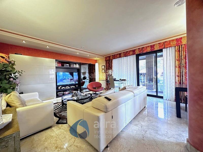 Foto 2fb1f612-eff9-4d81-b8ac-f063041df1e2. Casa con riscaldamento piscina in Lardero