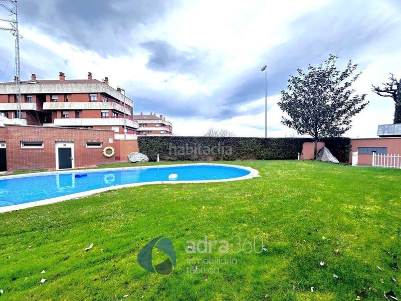 Foto 782299cf-e664-43b4-82e4-23db6cc40e89. Casa con riscaldamento piscina in Lardero