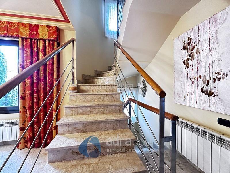 Foto b0d3c866-fc71-46e1-9ea2-7a632cbc1d41. Casa con riscaldamento piscina in Lardero