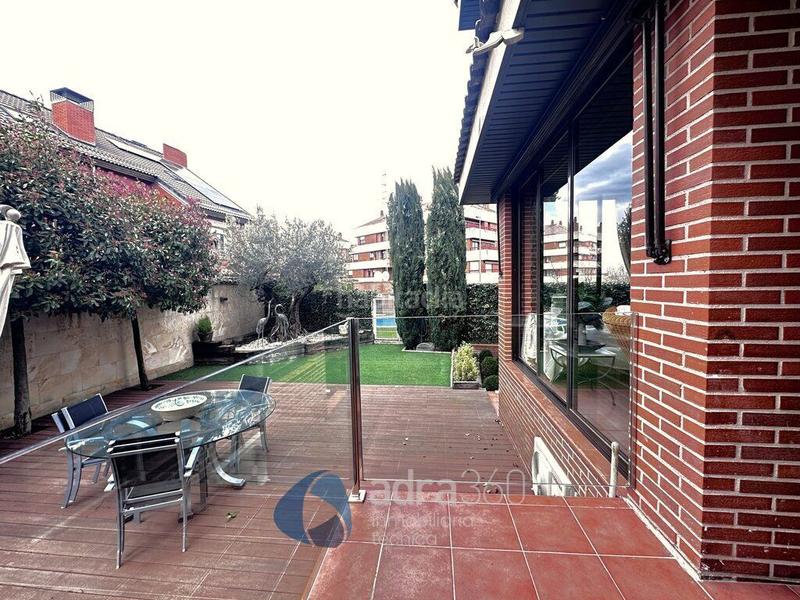 Foto f58c623b-8828-419a-9b6a-c2bad0aca60d. Casa con riscaldamento piscina in Lardero