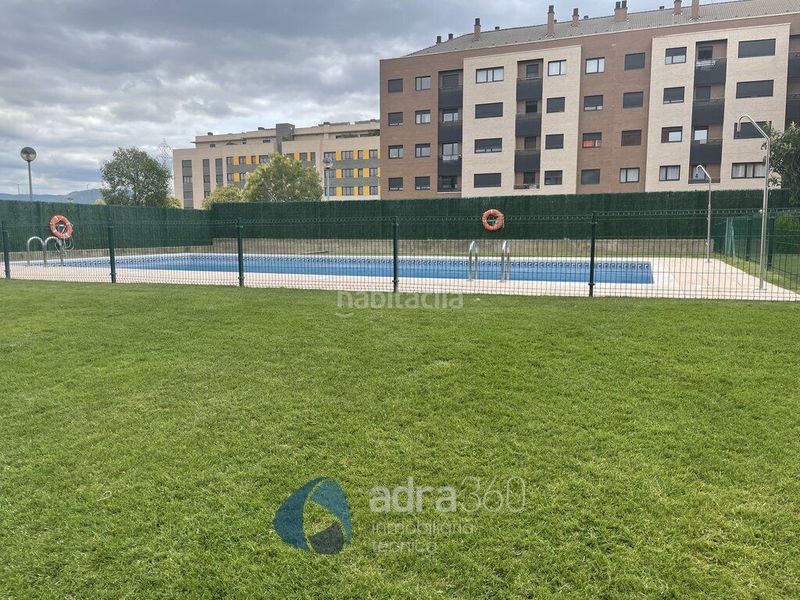 Foto 086458c9-9f28-412e-84a0-52e103b542db. Local comercial a Lardero
