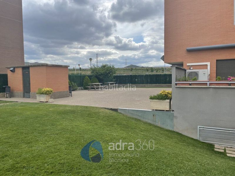 Foto efcd4d88-7b02-48b3-9df9-179d4c9e8d1f. Local comercial a Lardero