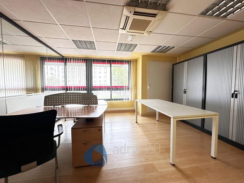 Foto 5fdb2aa9-830b-4359-b33b-43e86bbfeac8. Location bureau dans Cascajos - Piqueras Logroño