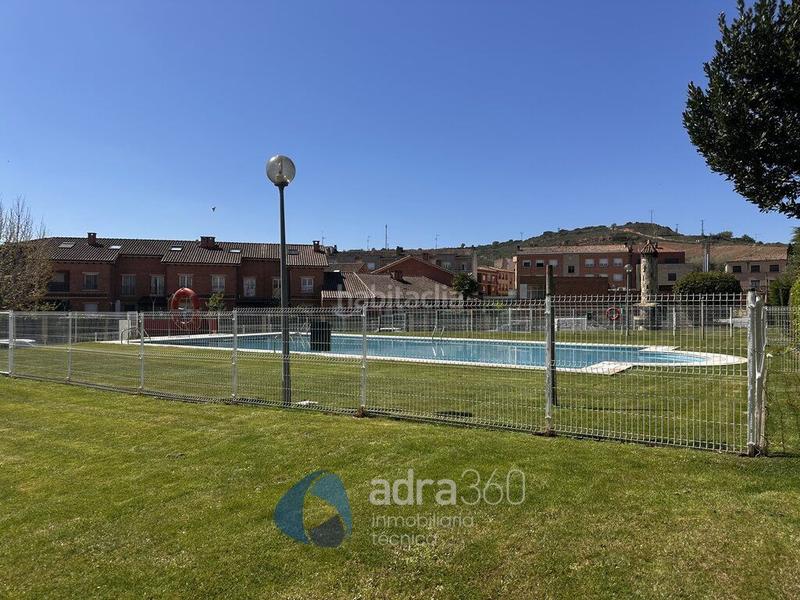 Foto 8fbbefc1-f4fc-4f15-836e-ddfab87ade88. Casa se vende chalet en Navarrete