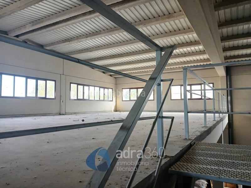 Foto b758aaab-a3a4-4f70-8f24-182edecef4f7. Nave industrial se vende nave en Fuenmayor