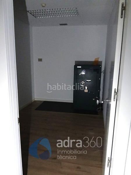 Foto 6e70d414-86a1-4180-a155-085d86eb83fb. Alquiler local comercial se alquila local en avd. de la paz en Logroño