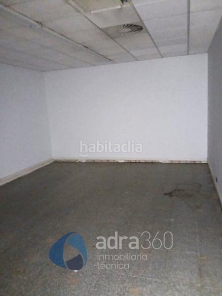 Foto 8adcce03-e2ab-4744-aab5-526d1f963e12. Alquiler local comercial se alquila local en avd. de la paz en Logroño