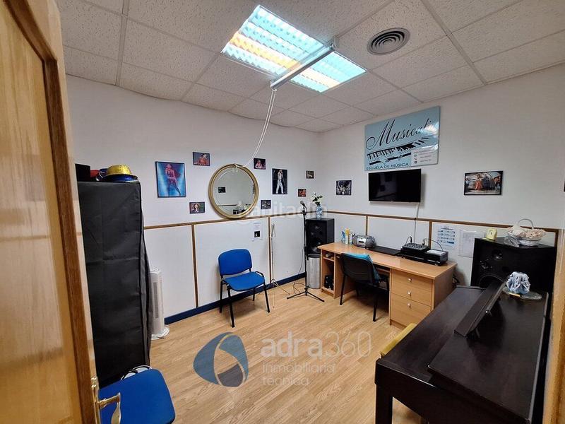 Foto 2cbd8138-6e5a-49ce-a6d1-ac257909b044. Alquiler local comercial se traspasa academia ubicada en maría teresa gil de garate. en Logroño