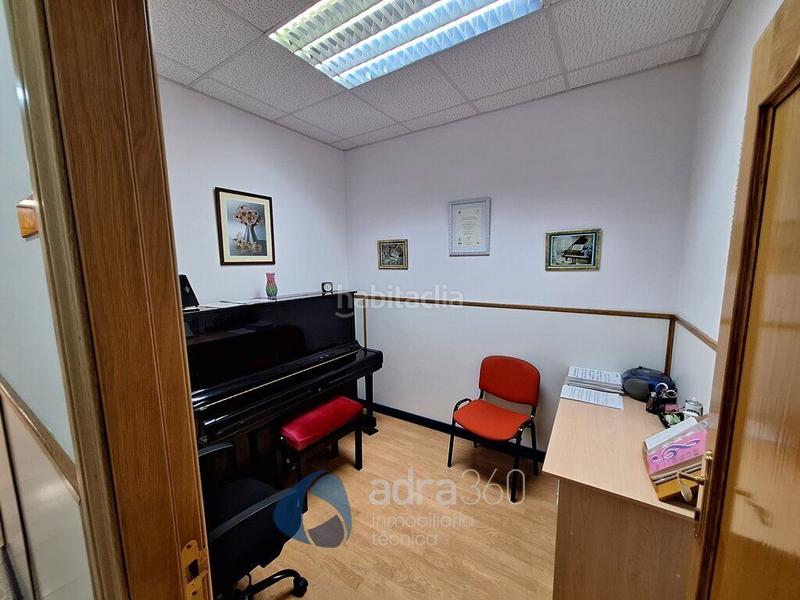 Foto 3913f8af-fa03-4b8e-94e7-78ffc6056db6. Alquiler local comercial se traspasa academia ubicada en maría teresa gil de garate. en Logroño
