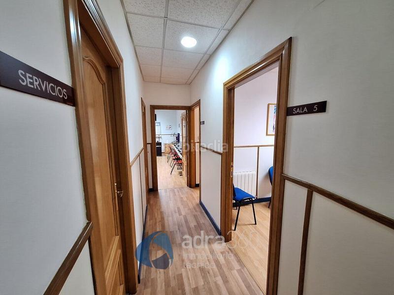 Foto 3c994a94-91d7-4f62-a34f-0b5187fdfd39. Alquiler local comercial se traspasa academia ubicada en maría teresa gil de garate. en Logroño