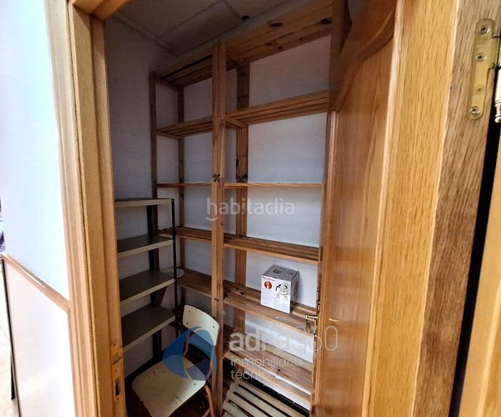 Foto 3d5c05b0-826e-4c8a-a287-1ed209665ffc. Alquiler local comercial se traspasa academia ubicada en maría teresa gil de garate. en Logroño