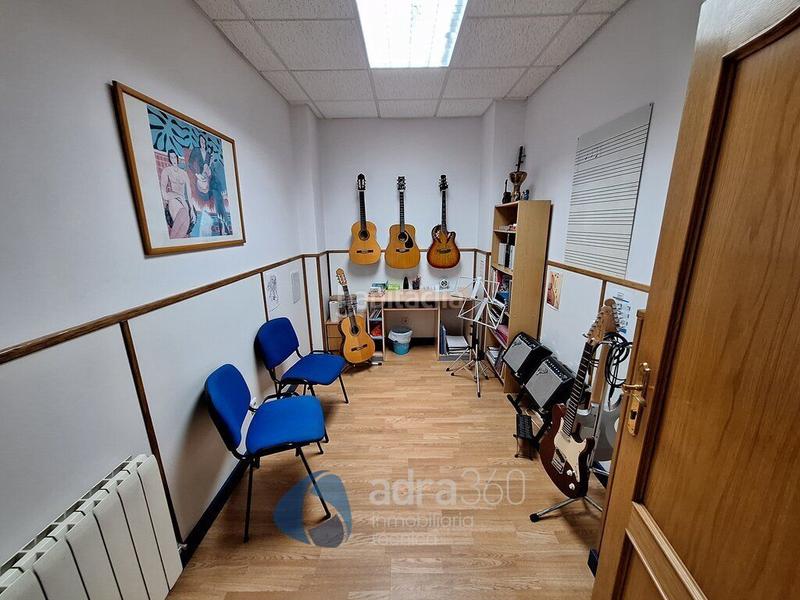 Foto 7f3e63bd-7178-4510-a409-4a89e55b5488. Alquiler local comercial se traspasa academia ubicada en maría teresa gil de garate. en Logroño