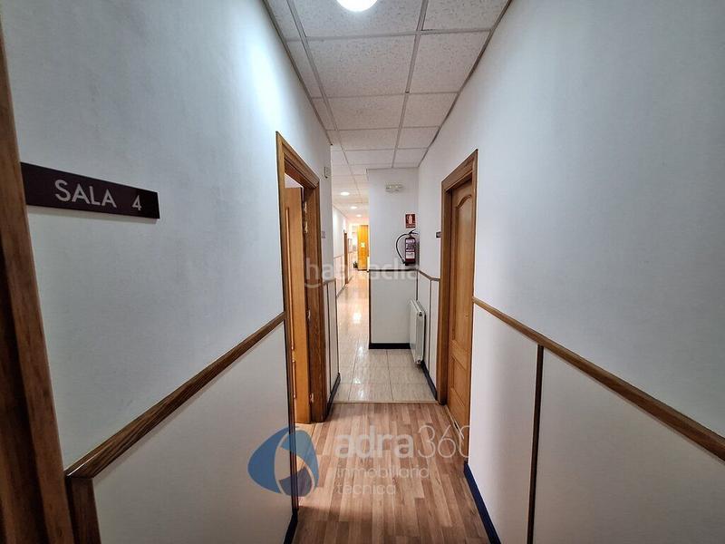 Foto af4b84dc-59d9-4946-af35-1bcce7ac2c37. Alquiler local comercial se traspasa academia ubicada en maría teresa gil de garate. en Logroño