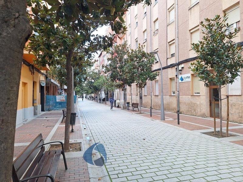 Foto d1047666-1fbb-45bd-8267-5bcfcd59232d. Alquiler local comercial se traspasa academia ubicada en maría teresa gil de garate. en Logroño