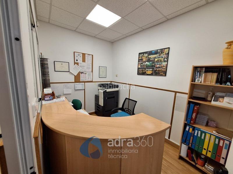 Foto eb43ff91-40ab-4936-ba3d-e5eaae349622. Alquiler local comercial se traspasa academia ubicada en maría teresa gil de garate. en Logroño