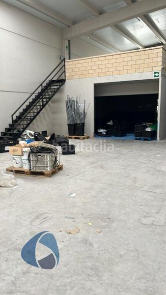 Foto a3bf9276-efed-4021-9843-39922a9f605e. Location bâtiment à usage industriel dans Alberite