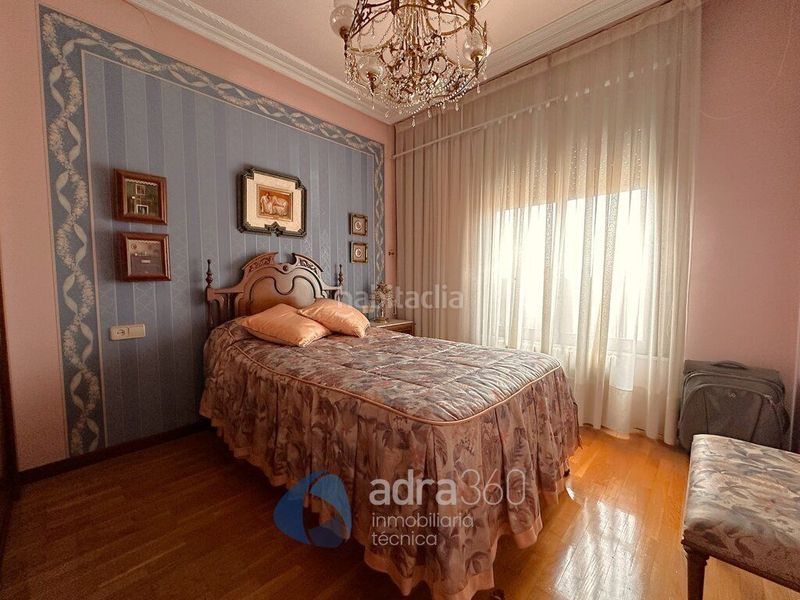 Foto b7002bbf-b2d0-4500-b859-7c55853b7e7d. Casa amb calefacció aparcament piscina a Avenida Madrid Logroño