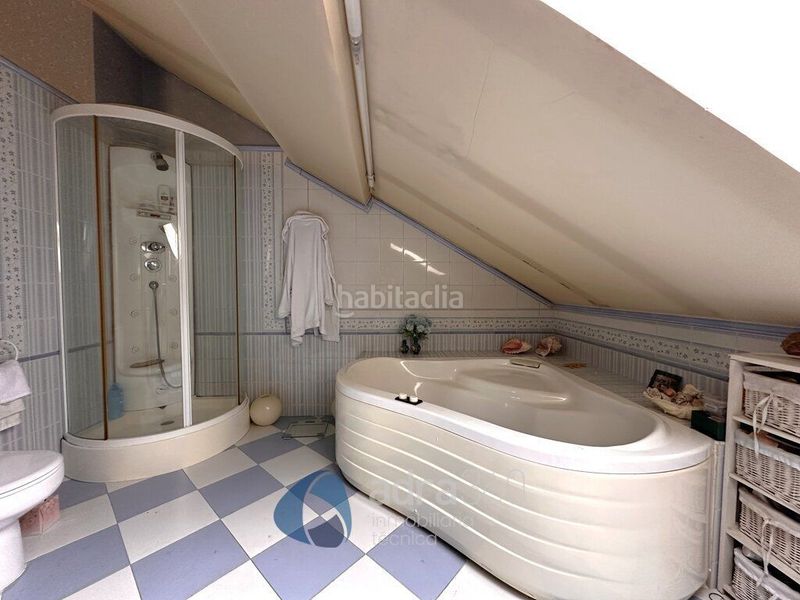 Foto de253e27-b00c-4270-a31b-26aa44cd7b0b. Casa amb calefacció aparcament piscina a Avenida Madrid Logroño