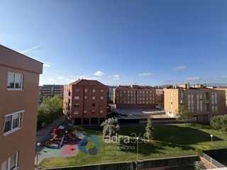 Etagenwohnung  Rosa chacel. Se vende piso en calle rosa chacel