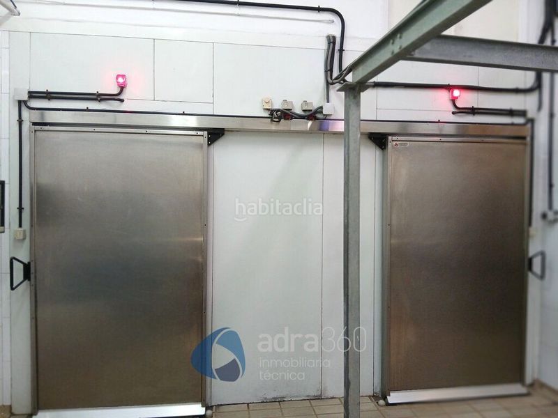 Foto 02843394-37b3-4a02-ae03-b3e4a06e6116. Alquiler local comercial se alquila obrador cárnico en Ribafrecha