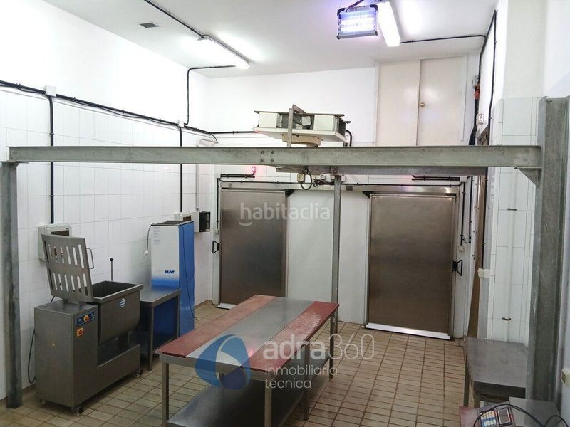Foto 2950a419-d424-4b48-8600-bdcae36e7f93. Alquiler local comercial se alquila obrador cárnico en Ribafrecha