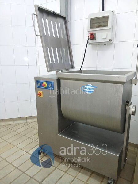 Foto 2e0d7feb-9715-4bdc-b086-7d613e8df1ba. Alquiler local comercial se alquila obrador cárnico en Ribafrecha