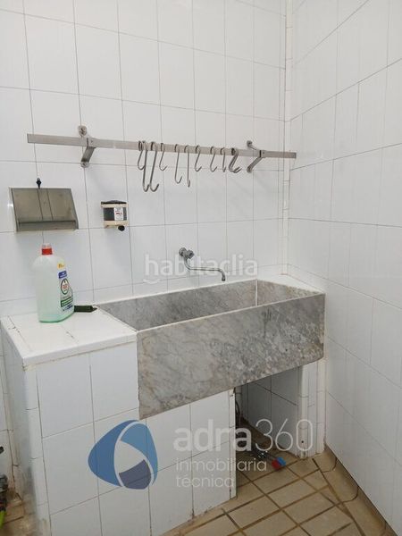 Foto 7b59c6aa-6f15-4b43-addb-fc38cba76235. Alquiler local comercial se alquila obrador cárnico en Ribafrecha