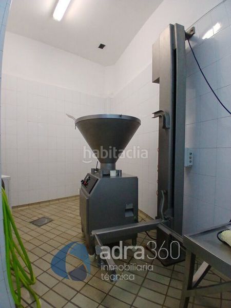 Foto b06b48a0-53c6-4e90-82cd-2b5f0424137d. Alquiler local comercial se alquila obrador cárnico en Ribafrecha