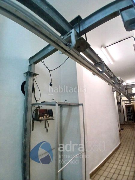 Foto b679ac32-26db-416a-a165-a561a959a8be. Alquiler local comercial se alquila obrador cárnico en Ribafrecha