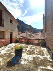 Casa  Medio. Se vende vende casa con m�ltiples posibilidades situada en arned