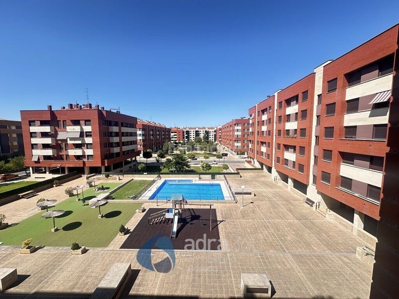 Foto e1991ccc-131f-4dea-a393-c8110e3764c5. Àtic amb calefacció piscina a La Cava - Fardachón Logroño