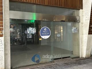 Lloguer Local Comercial  Gran vía juan carlos i. Se alquila local en gran vía