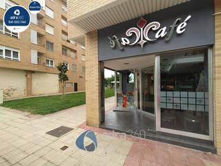 Lloguer Local Comercial a Oeste. Se traspasa barrestaurante en la zona del cubo.