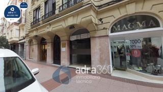 Location Local commercial  Presidente calvo sotelo. Se alquila local en csotelo