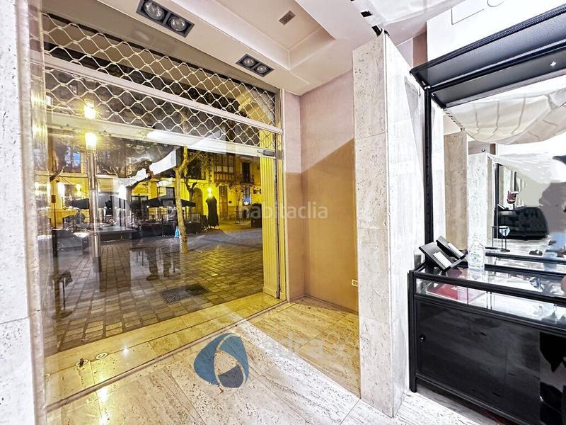 Foto f5fd5c85-a1a8-40c8-b99b-ff99b4b36df1. Lloguer local comercial a Gran Via Logroño
