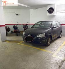 Parking voiture à Banyeres. Atención! en premia de mar centro venta conjunta de 2 plazas de