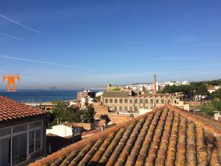 Casa a Centre. Casa  de pueblo con patio,  entrada de vehículos, terrado y....v