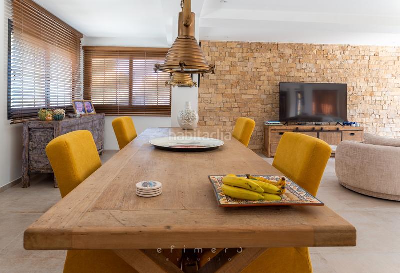 Foto d0e0725a-7474-4bf5-bf4c-f925e129823c. Chalet with fireplace heating pool in Altea ciudad Altea